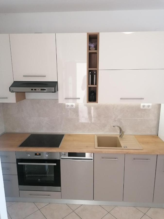 Zal Beach Apartments Прижба Екстериор снимка