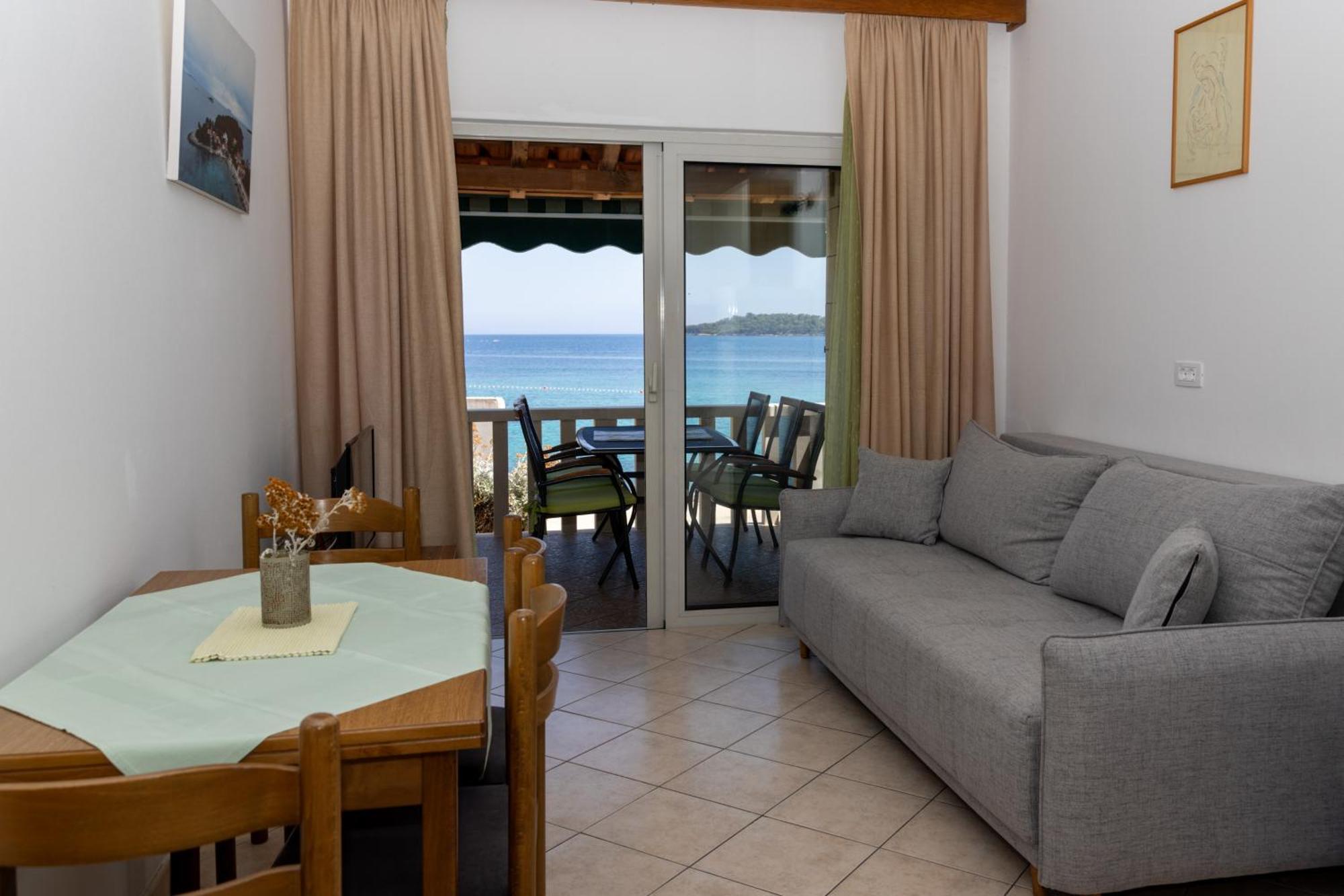 Zal Beach Apartments Прижба Екстериор снимка